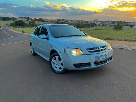 CHEVROLET ASTRA 2.0 MPFI ADVANTAGE 8V FLEX 4P MANUAL CHEVROLET ASTRA 2.0 MPFI ADVANTAGE 8V FLEX 4P MANUAL